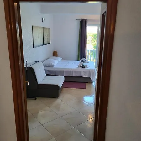 Tustica Apartament *