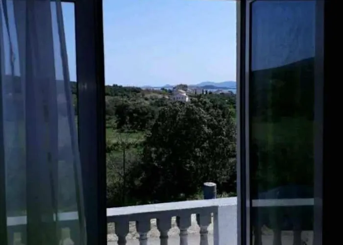 Apartament Tustica *